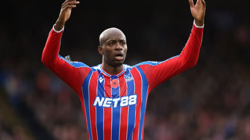 Man City khởi đầu chậm, Palace bị từ chối bàn thắng và chơi phòng ngự lùi sâu.