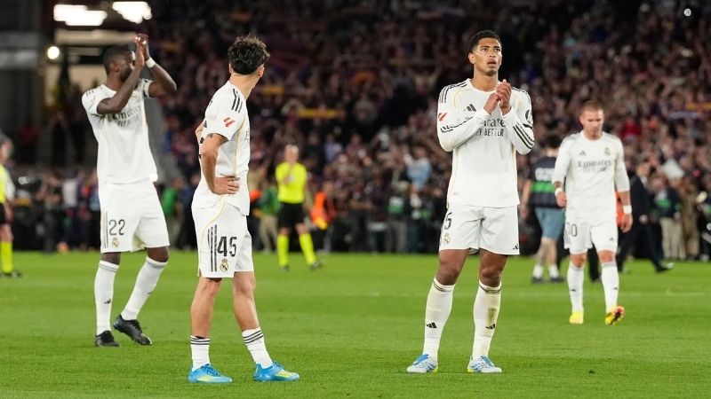 Real trắng tay mùa thứ hai, Mourinho dính tin đồn trở lại thay thế Arbeloa.
