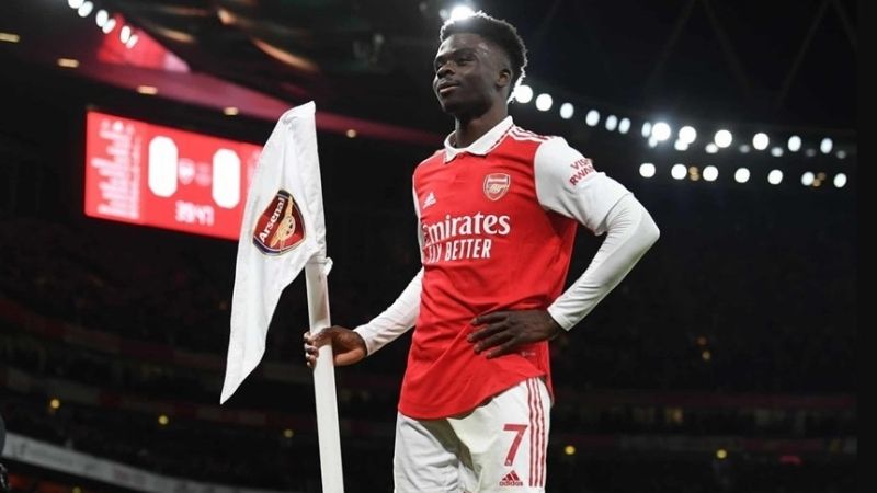 Arsenal ép sân, dẫn trước Atletico 1-0 nhờ công Saka sau hiệp một đầy áp đảo.